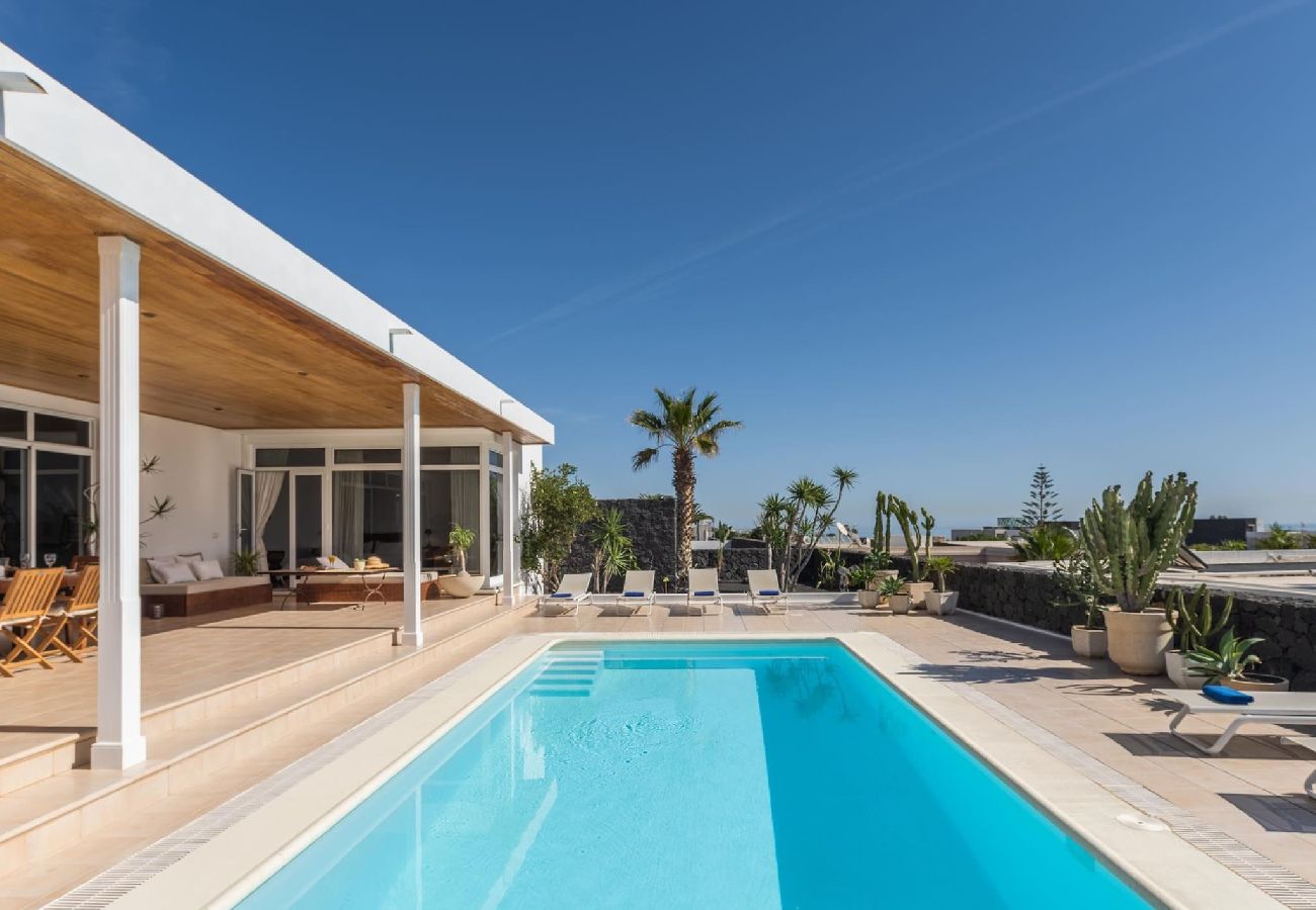 Villa in Puerto Calero - Villa Flor